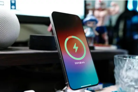 呼兰苹果15换屏服务分享用什么充电器给iPhone15充电更好 